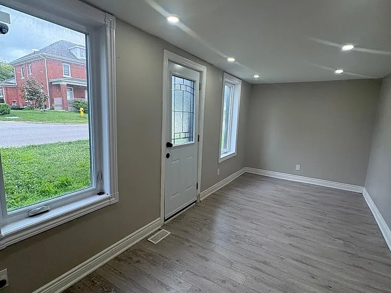 123 Charles St E — Photo 13
