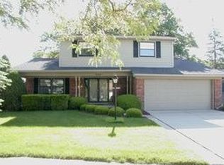 1044 N Charlesworth St, Dearborn Heights, MI 48127