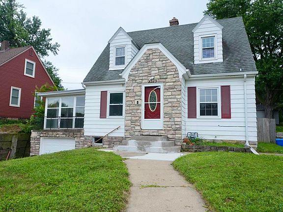 3rd image of 2323 S Cypress St