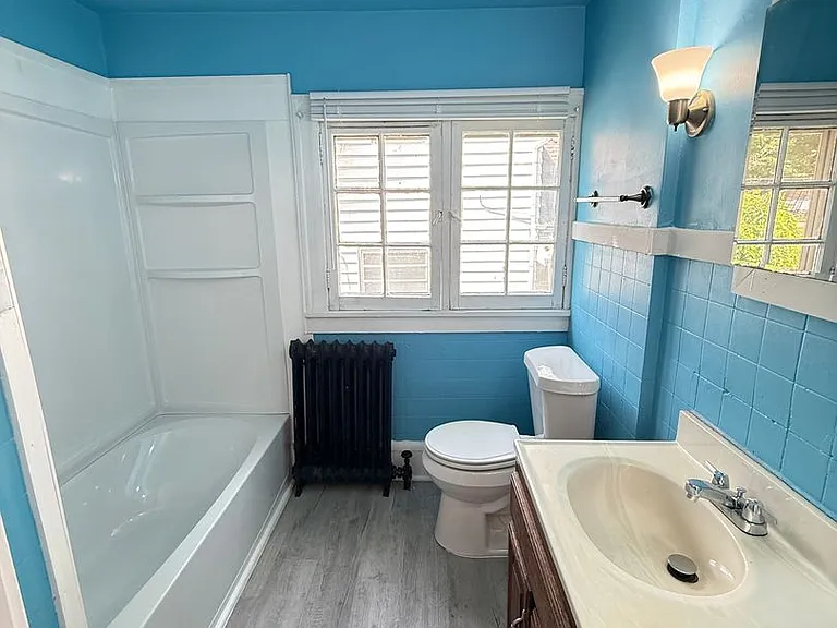 406 W Washington Ave — Photo 16