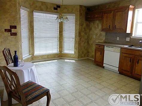 4th image of 126 Logan Ln