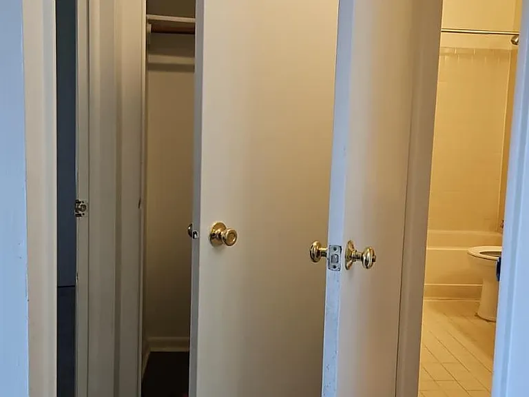909 Ravens Crest Dr — Photo 12