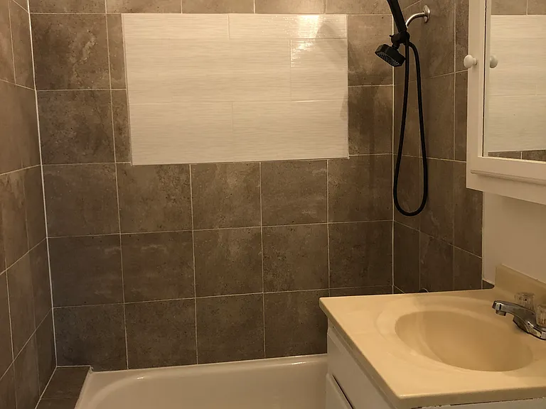 301 Wilshire Dr #1 — Photo 7