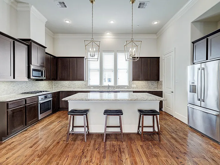 1110 Thompson St — Photo 14