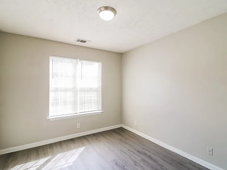 1113 Spring Creek Cir — Photo 13