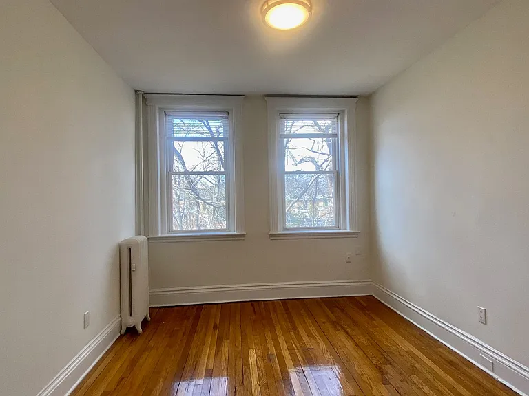 12 Camelot Ct #15R — Photo 8