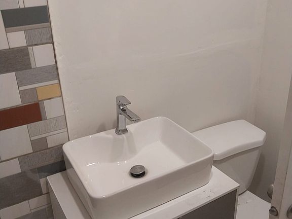 4th image of 1071 Southcote Rd
