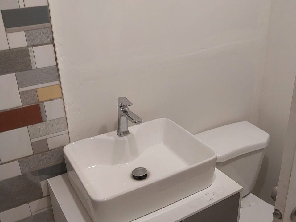 1st image of 1071 Southcote Rd