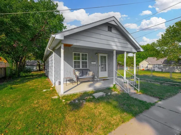 218 W 4th St, Valley Center, KS 67147