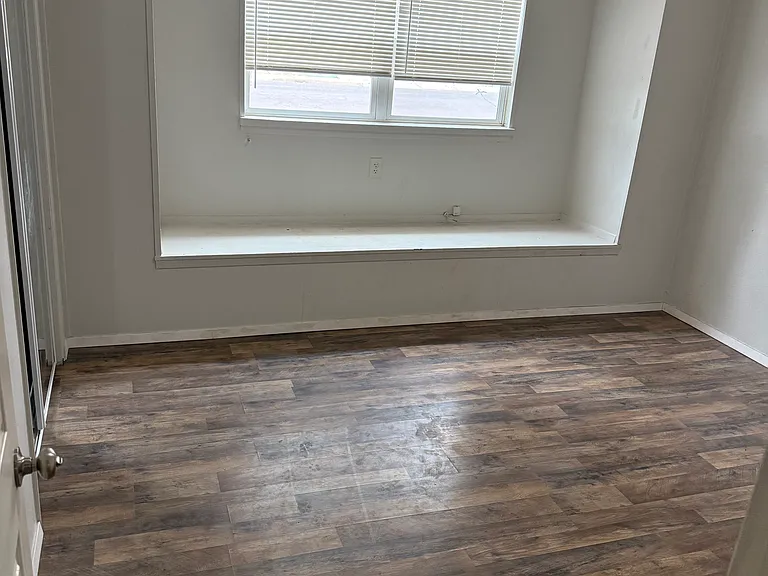 2917 N Northwest Dr — Photo 8