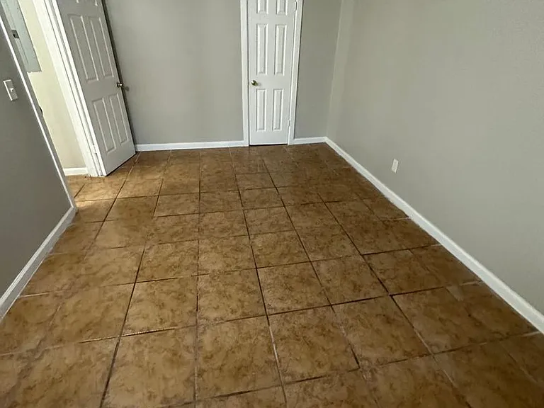 2851 Sophia St — Photo 34