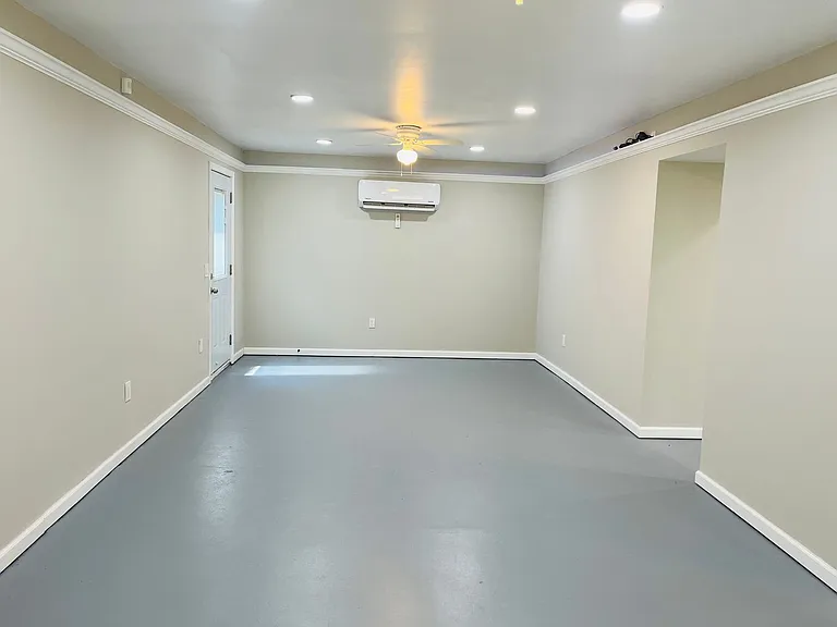 147 N Lake Dr — Photo 42