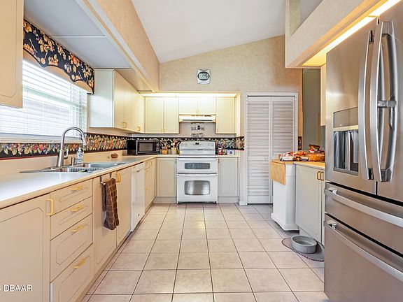 5th image of 1013 Belleflower Dr