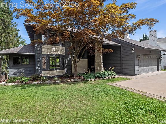 2nd image of 1745 Ridge Rd