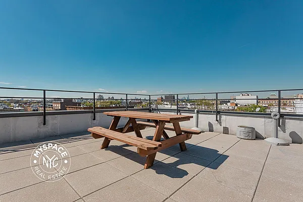 Rented by MySpaceNYC | media 29