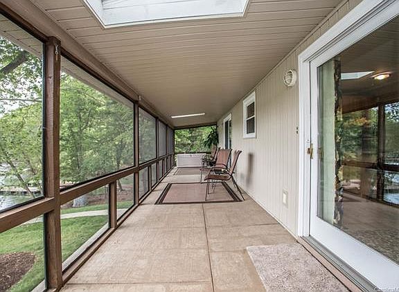 5th image of 4584 Giles Ave