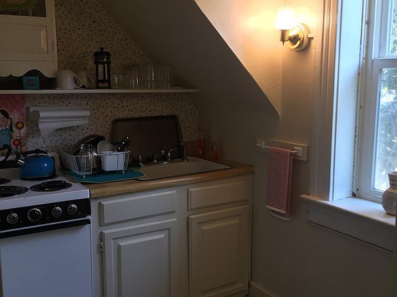 3rd image of 322 W Lewis St APT 5