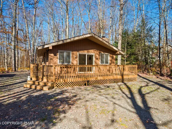 1572 Crestview Ln, Pocono Lake, PA 18347