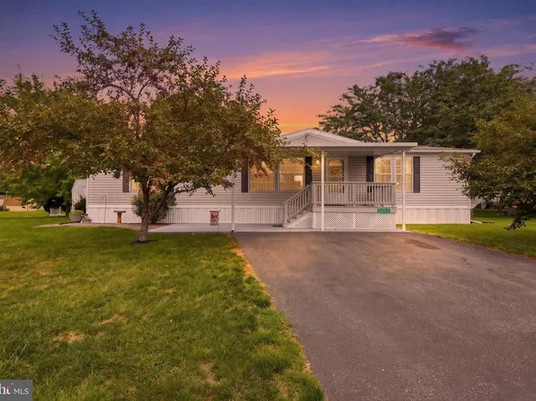 5613 Classic Ct, Fayetteville, PA 17222