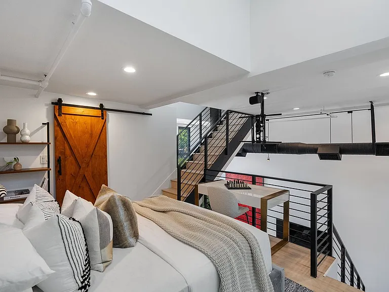 1037 N Laurel Ave #19C — Photo 61