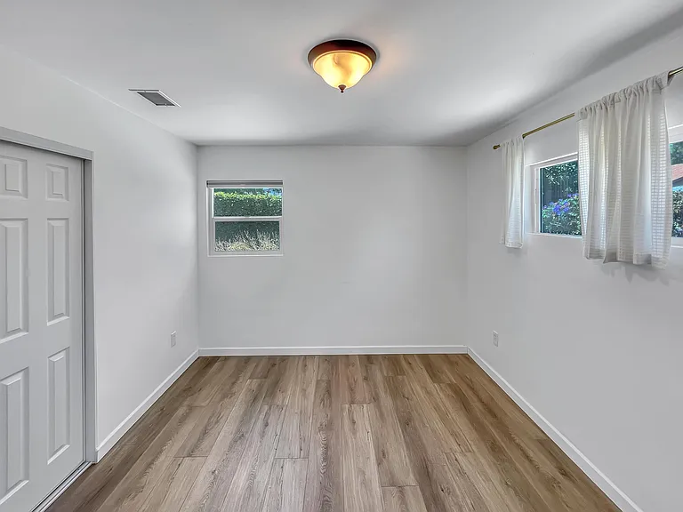 13902 Powers Rd — Photo 16