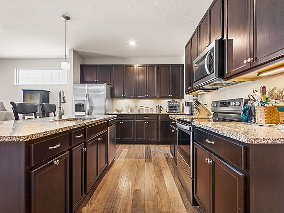 4th image of 404 Aintree Dr