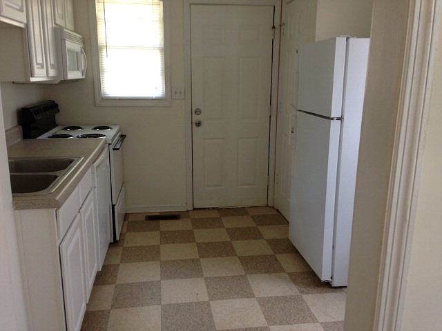 2nd image of 237 Ruth St #B