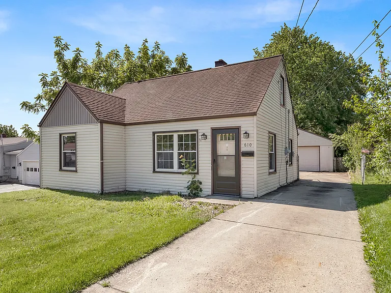 610 Elm St — Photo 1