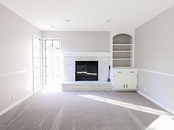 5th image of 15803 Franklin St