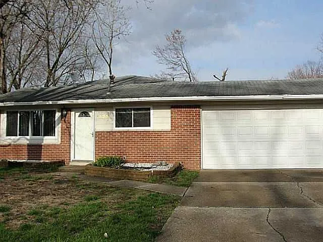 425 Shrewsbury Dr photo 1