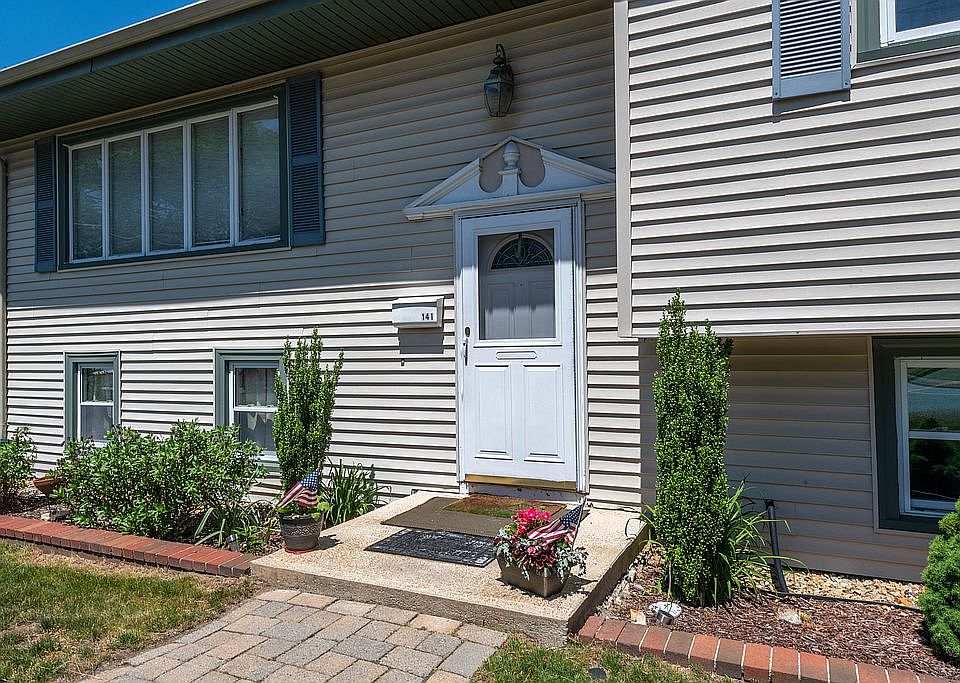 141 Parker Rd, Wakefield, MA 01880 Zillow