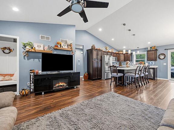 5th image of 444 Fairfield Cir