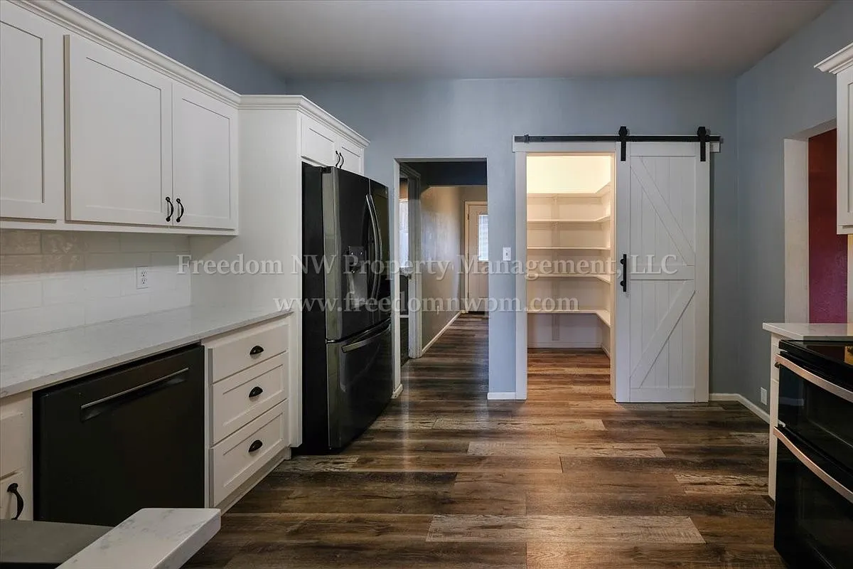 3 bed, 1842 sqft, $3,000 — Photo 3