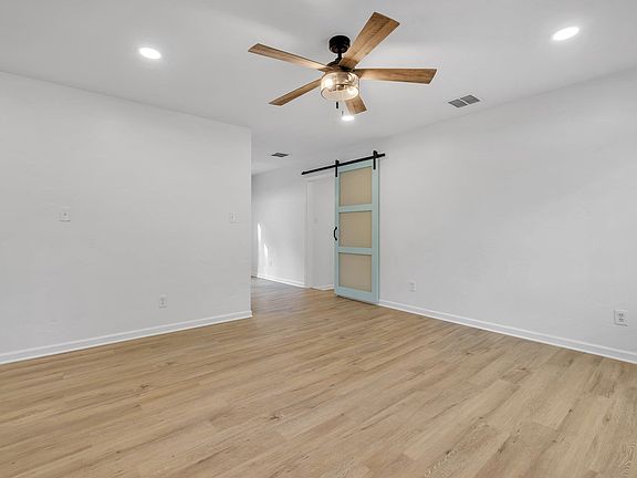 3rd image of 2825 Stokley Ln