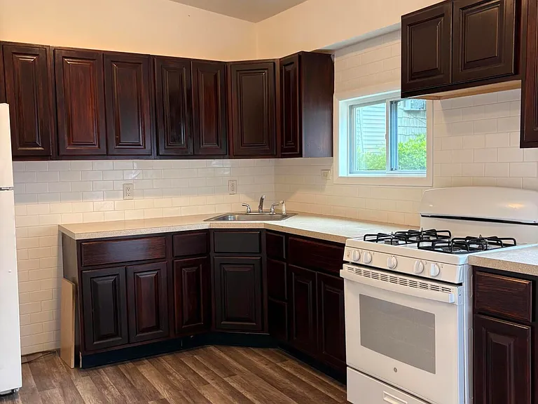 202 Roma Ave — Photo 2
