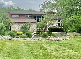 2569 Snowberry Ln, Pepper Pike, OH 44124