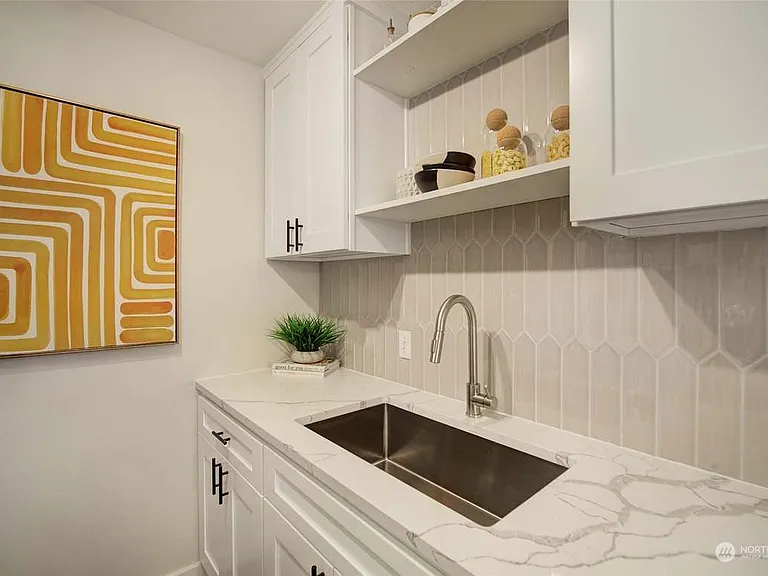 400 Melrose Ave E #302 — Photo 5