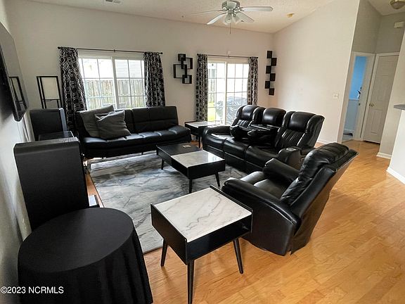 2nd image of 3123 Thistlewood Drive NE