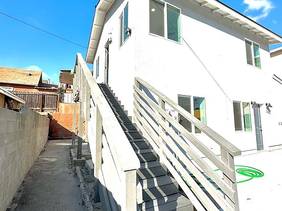 2nd image of 2805 Lincoln Park Ave #1/2