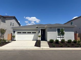 2858 E Corteza Dr, Fresno, CA 93730