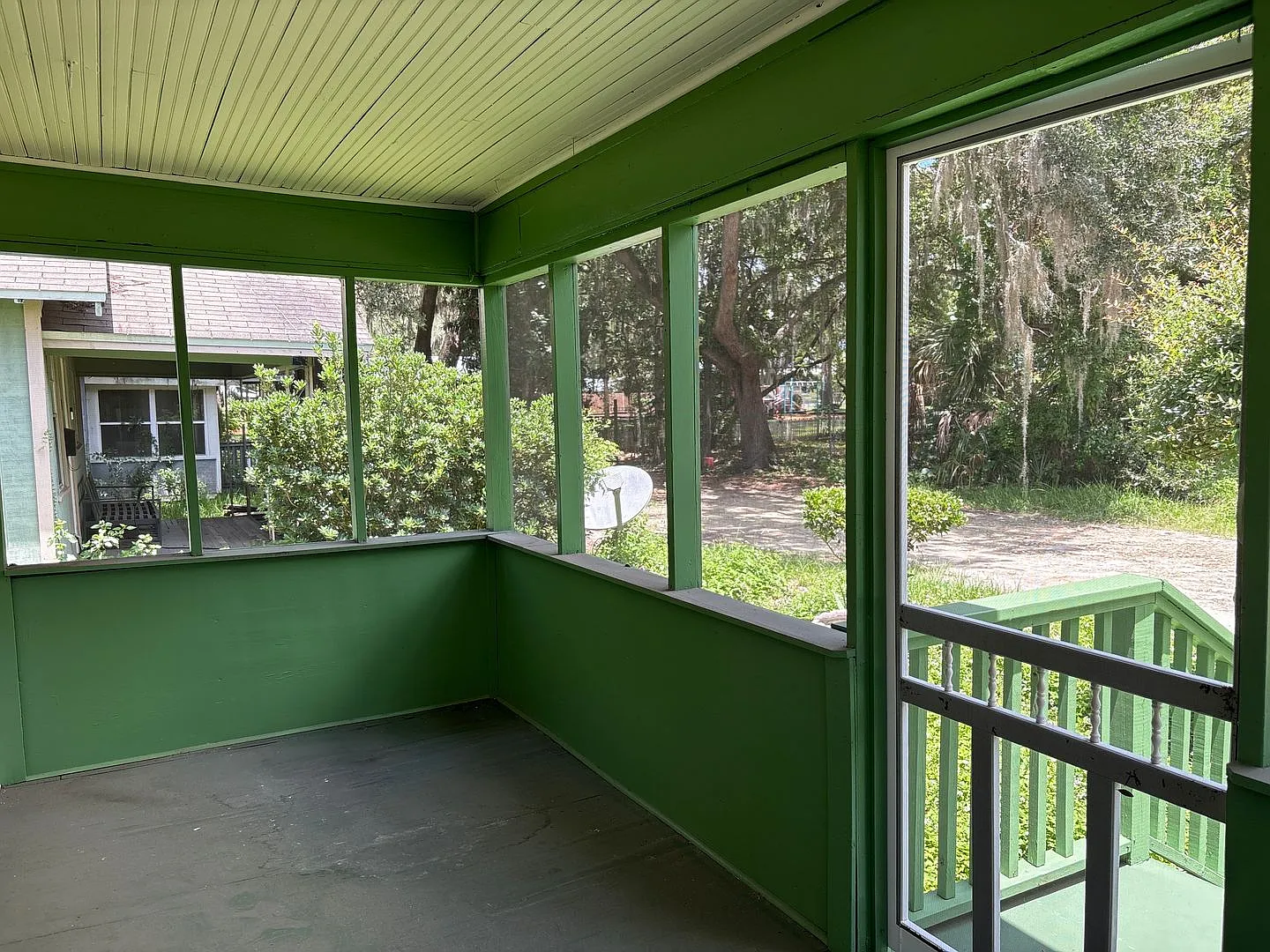 Newly renovated, no carpet 2/2 with flex room! — Photo 4
