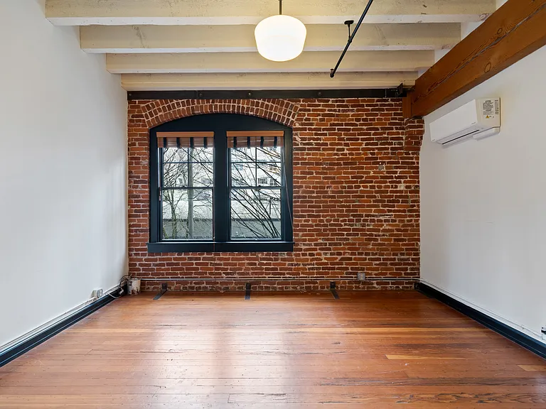 1306 NW Hoyt St #207 — Photo 2