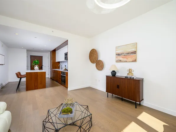 75 Park Lane South image 8 of 50