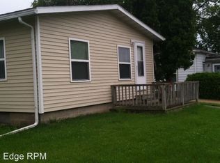 202 4th St SE #1, Waverly, IA 50677