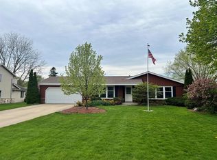 W223N2385 Glenwood Ln, Waukesha, WI 53186