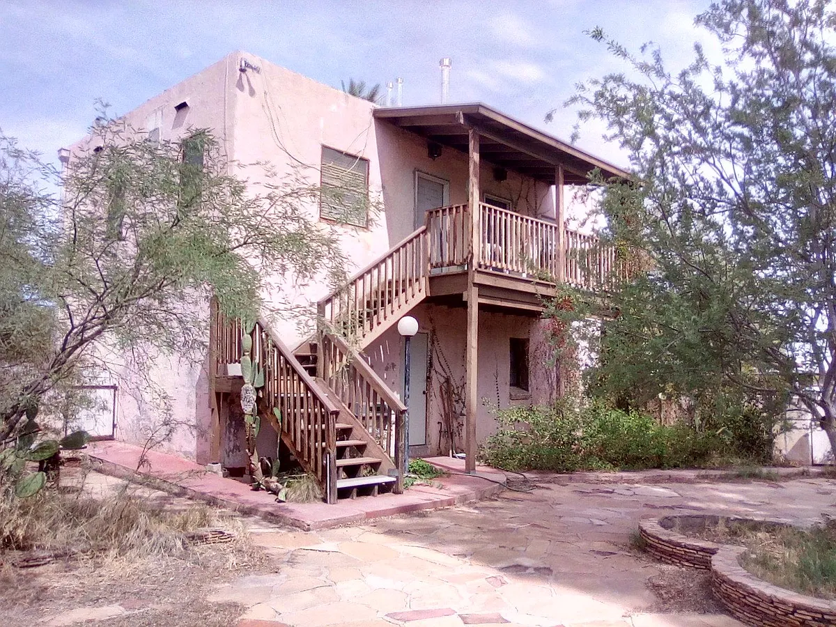 Primary Photo - 1914 N Santa Rita Ave
