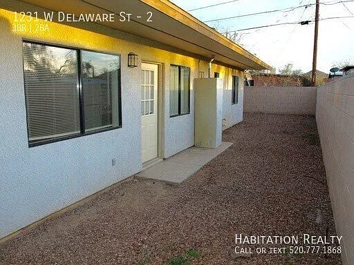 **Barrio Hollywood** 3BD/2BA with Central AC and enclosed yard!! — Photo 1