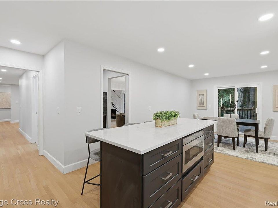 249 Norcliff Dr, photo 17