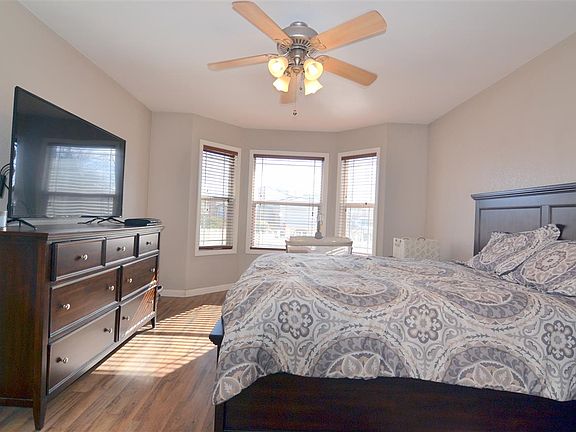 4th image of 1450 Challenger Ave