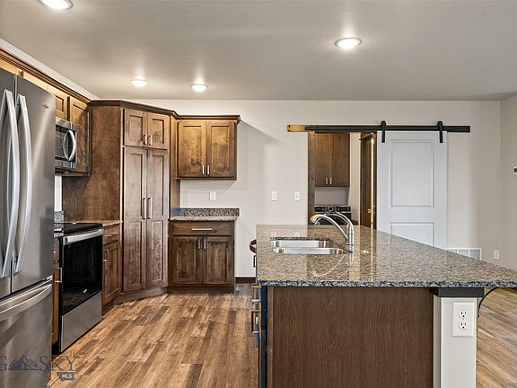 3rd image of 606 Halfpipe St #A